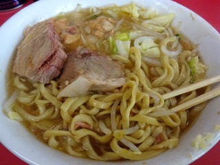 麺とブタ