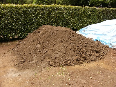 趣味の園芸 荒木田土搬入