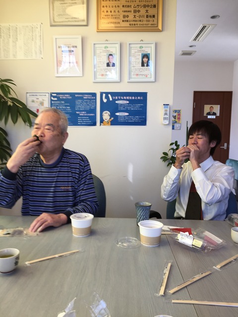 会長尾崎さん恵方巻