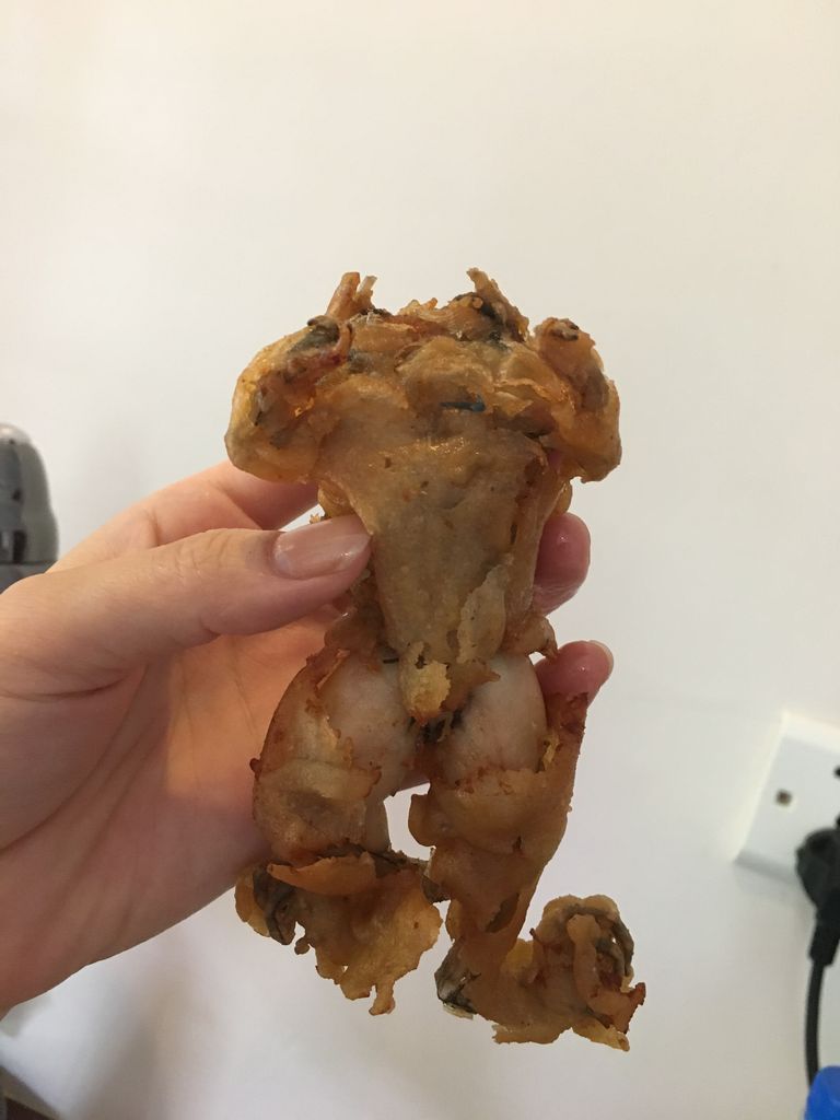 カエルの唐揚げ プノンペン はっちの蒸し豚 カエルの唐揚げ プノンペン はっちの蒸し豚