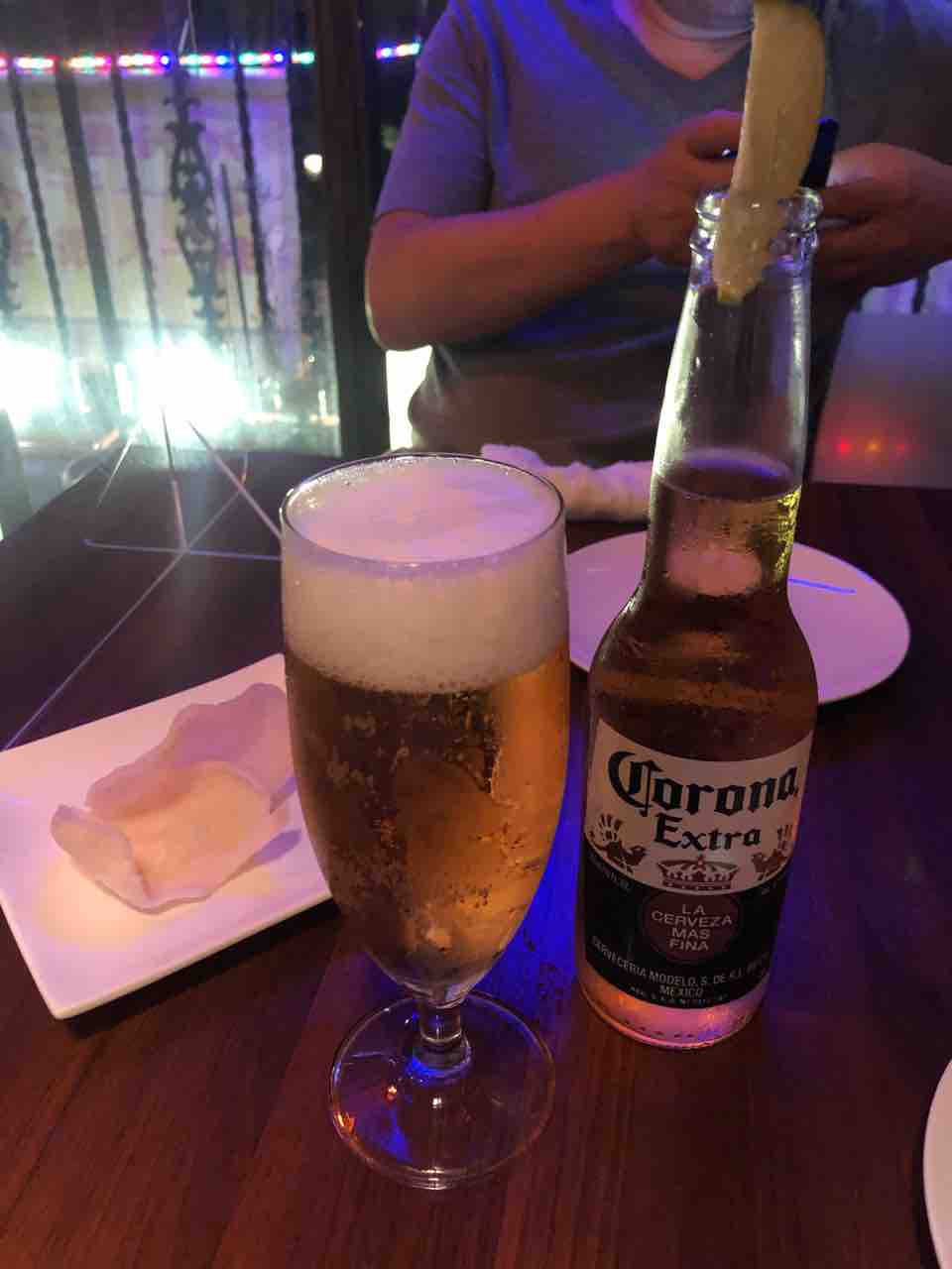 ついにお酒解禁 コロナビールで乾杯 ネパールレストランバー ラジ はっちの蒸し豚