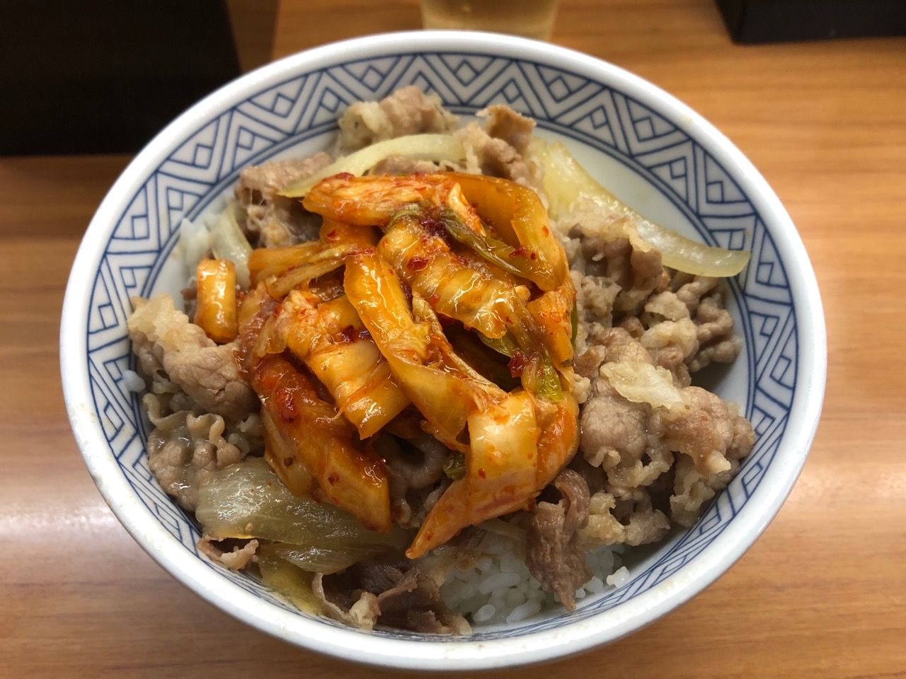 納豆丼大盛とキムチ牛丼 丼太郎 茗荷谷店 はっちの蒸し豚