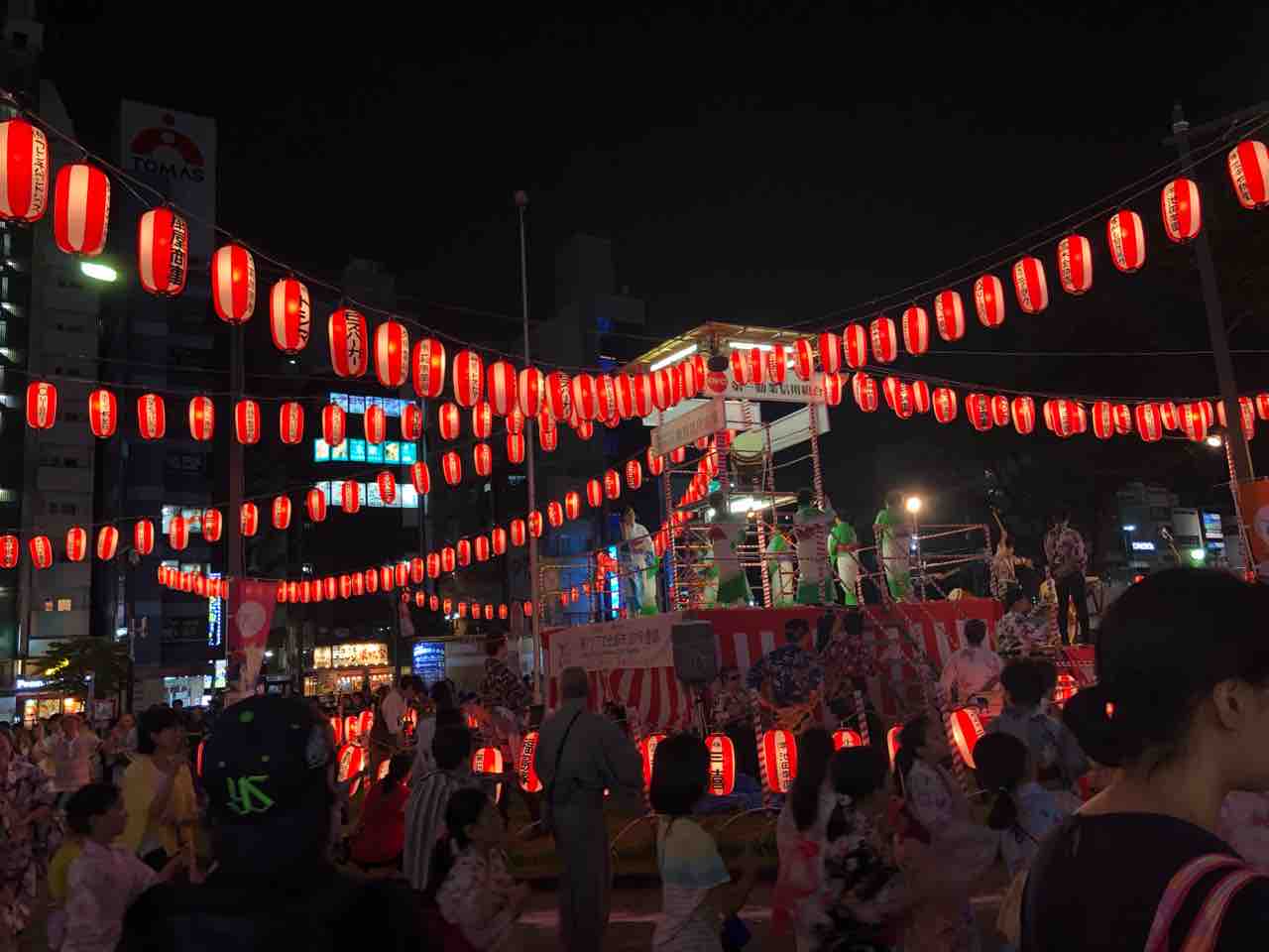 ブロッコリーとキャベツのごま和えサラダ セブンイレブン と巣鴨盆踊り大会中日 はっちの蒸し豚