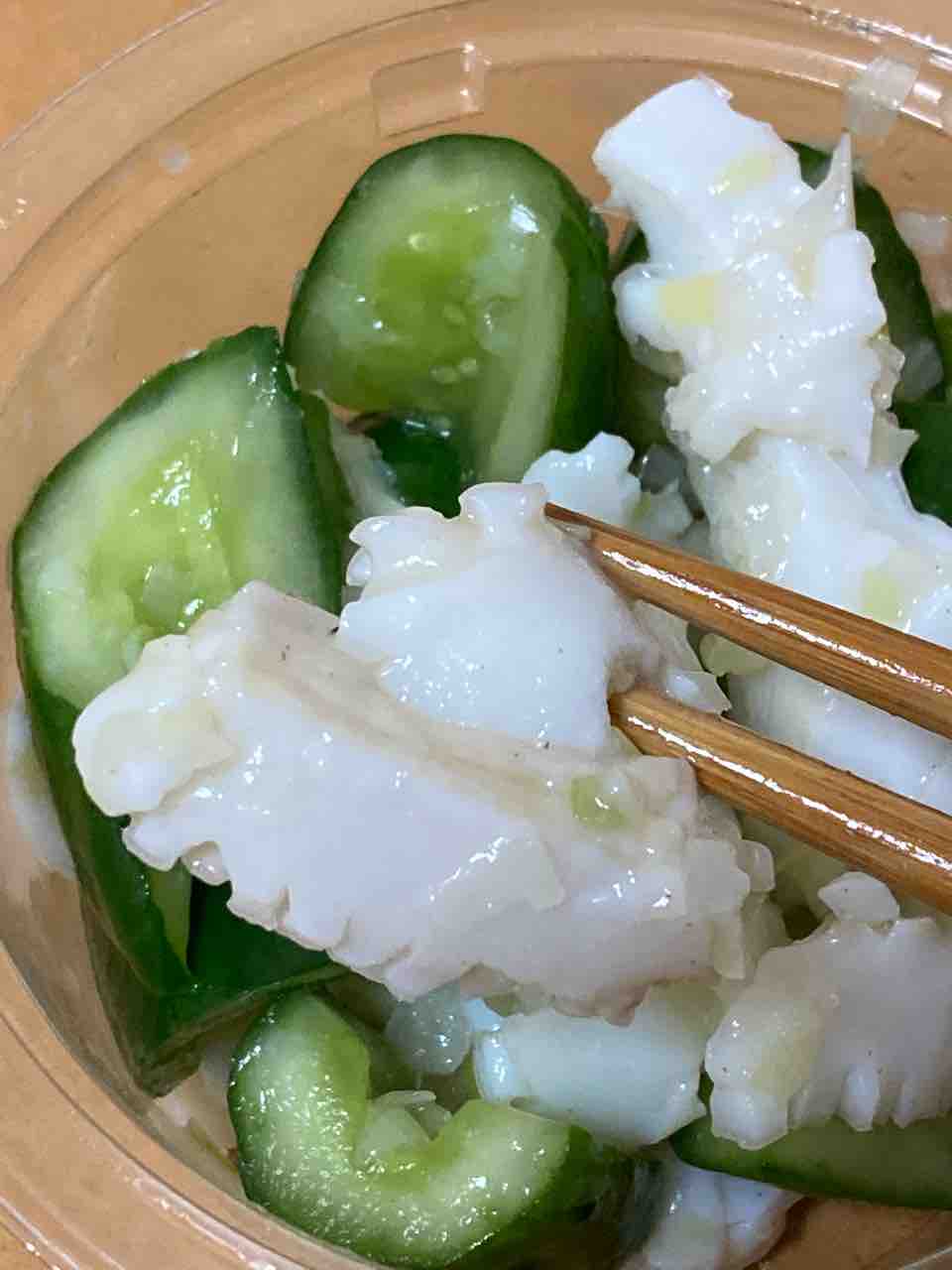 ちょいねっとりがイイカモ いかときゅうりの葱塩サラダ セブンイレブン はっちの蒸し豚