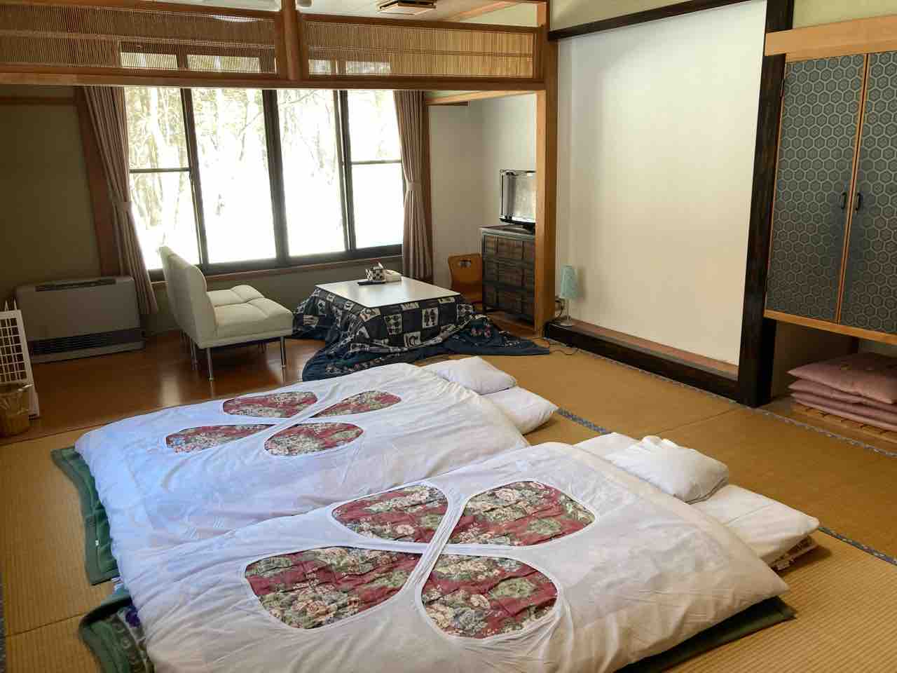 自然に囲まれた部屋!森の湯ハミングバード栃木県日光市湯西川 はっちの蒸し豚 自然に囲まれた部屋!森の湯ハミングバード栃木県日光市湯西川 はっちの蒸し豚
