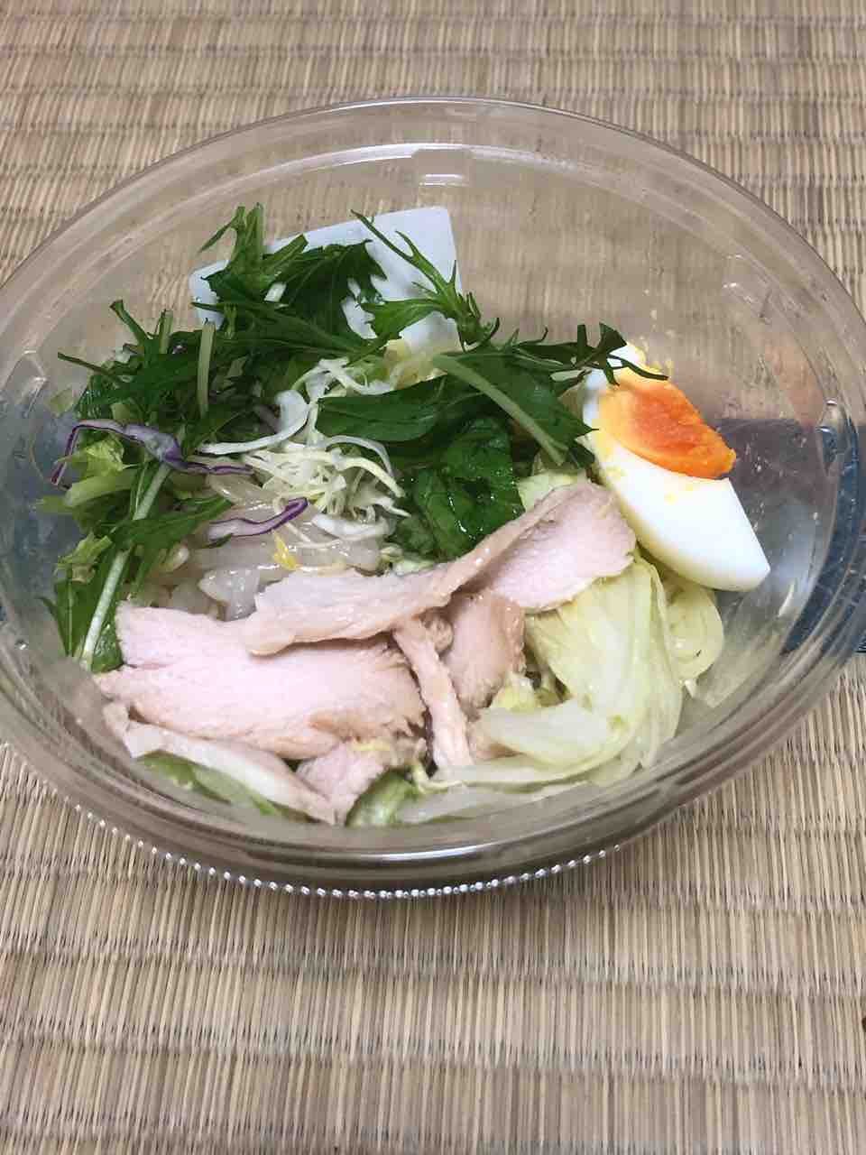 107kcalこんにゃく麺サラダと筍と昆布の煮物 セブンイレブン はっちの蒸し豚 107kcalこんにゃく麺サラダと筍と昆布の煮物 セブンイレブン はっちの蒸し豚