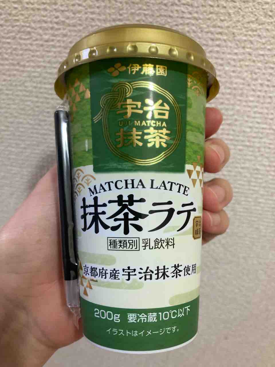 苦め 甘さ控えめ大人仕様 伊藤園の抹茶ラテ ファミリーマート はっちの蒸し豚