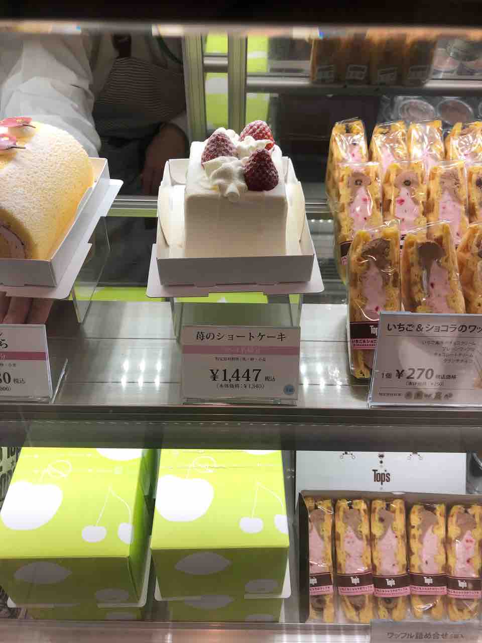 期間限定 苺のショートケーキ1447円 赤坂tops はっちの蒸し豚