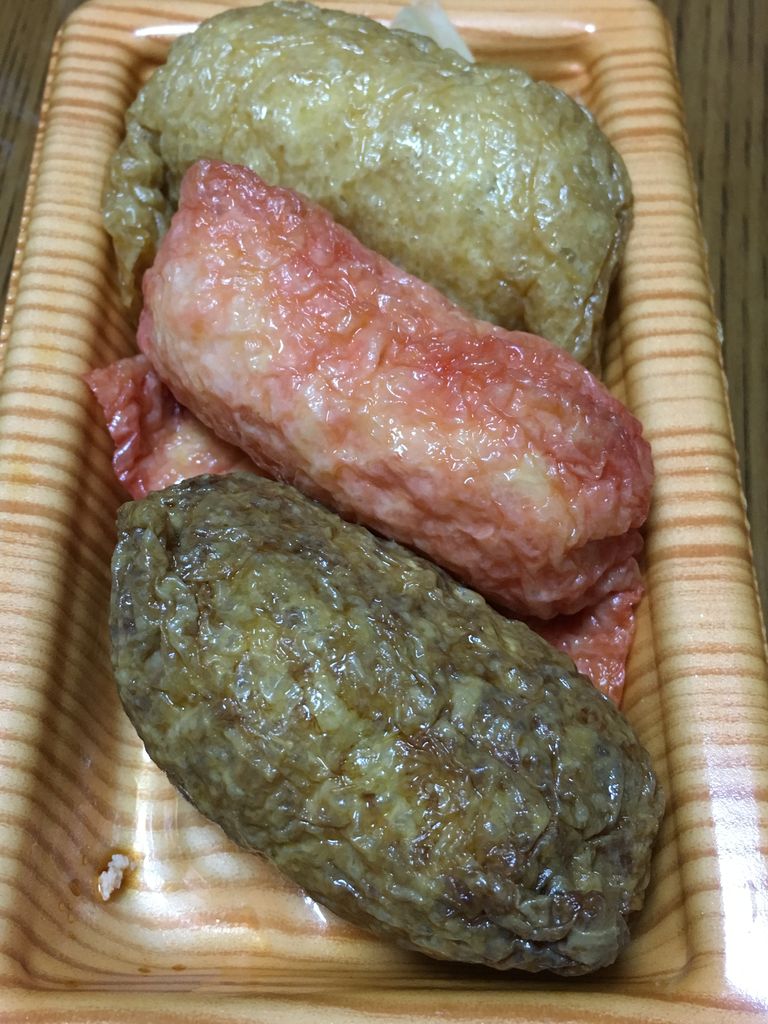 3色いなり寿司 ファミマ はっちの蒸し豚