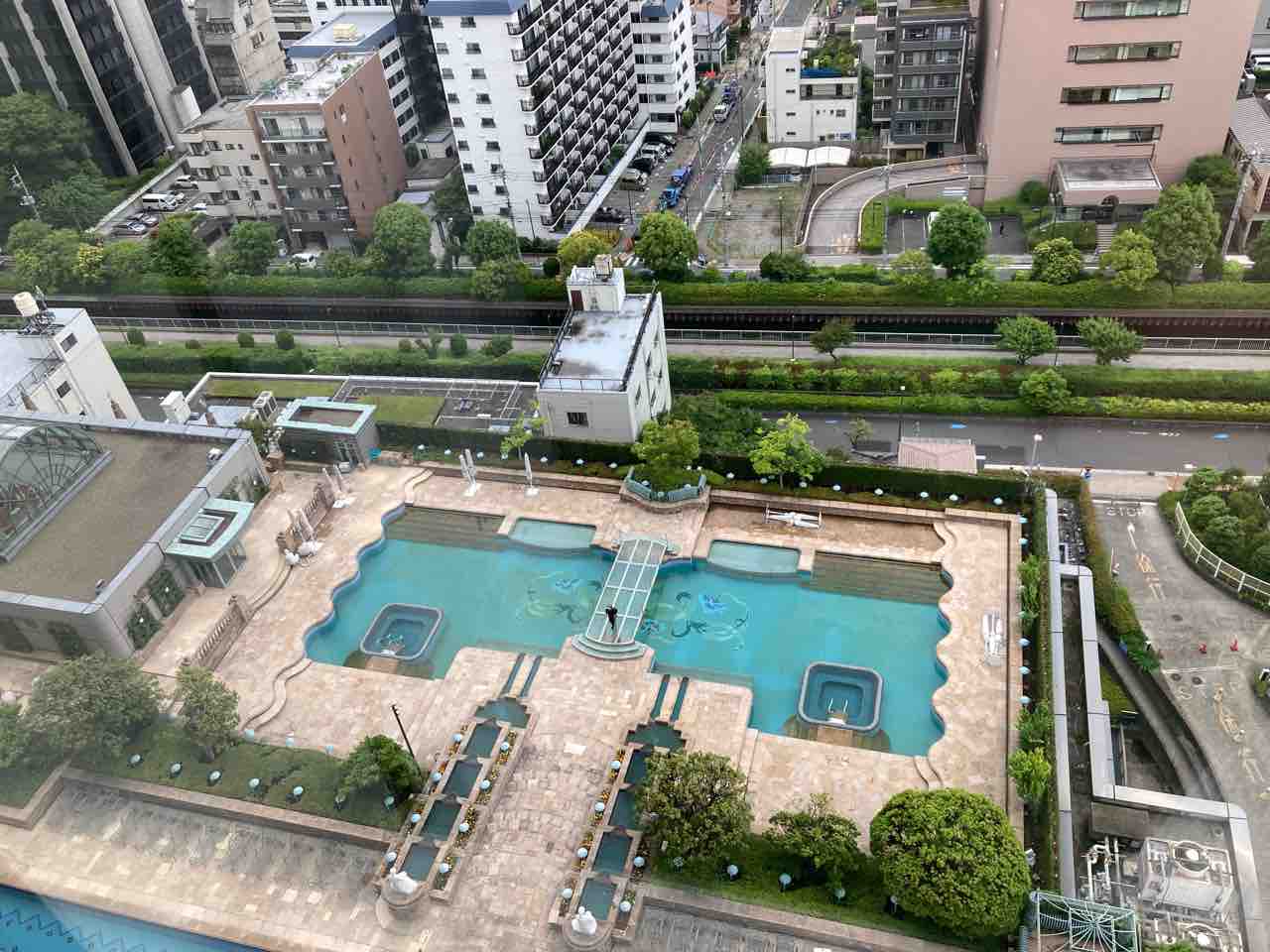 ナイトプールを見下ろしながら一息 ホテルイースト21東京 東陽町 はっちの蒸し豚