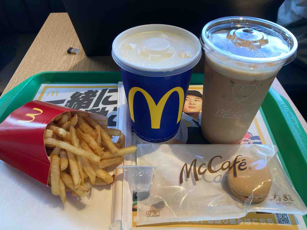 マックでマカロン マカロン塩キャラメル190円 マクドナルド フレンテ仙川店 はっちの蒸し豚