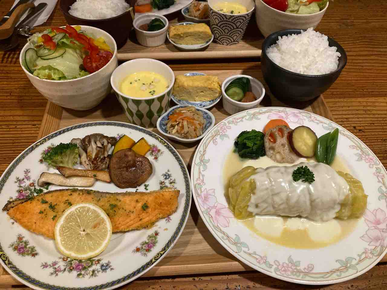 Wメインの夕食にパンお替り可能な朝食 ペンションワンダーワン 那須高原 はっちの蒸し豚 Wメインの夕食にパンお替り可能な朝食 ペンションワンダーワン 那須高原 はっちの蒸し豚