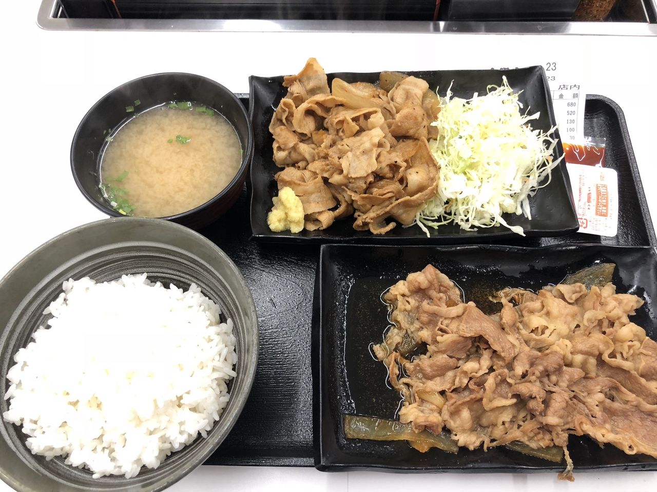 牛牛定食と豚生姜焼き皿大盛で肉狂い 吉野家 はっちの蒸し豚 牛牛定食と豚生姜焼き皿大盛で肉狂い 吉野家 はっちの蒸し豚