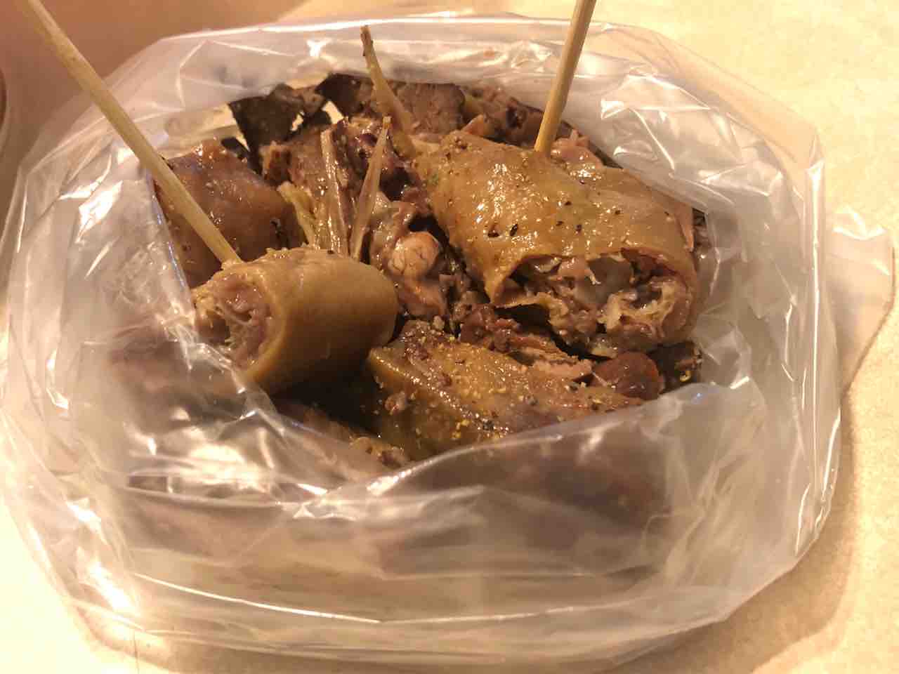 アヒルの頭と豚の血のお餅に挑む 台湾料理 はっちの蒸し豚