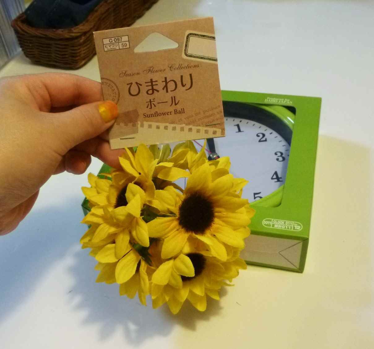 １００円グッズ リメイク ダイソーの１００円壁掛け時計を 造花でデコってみました 印象派画家の勘違い New