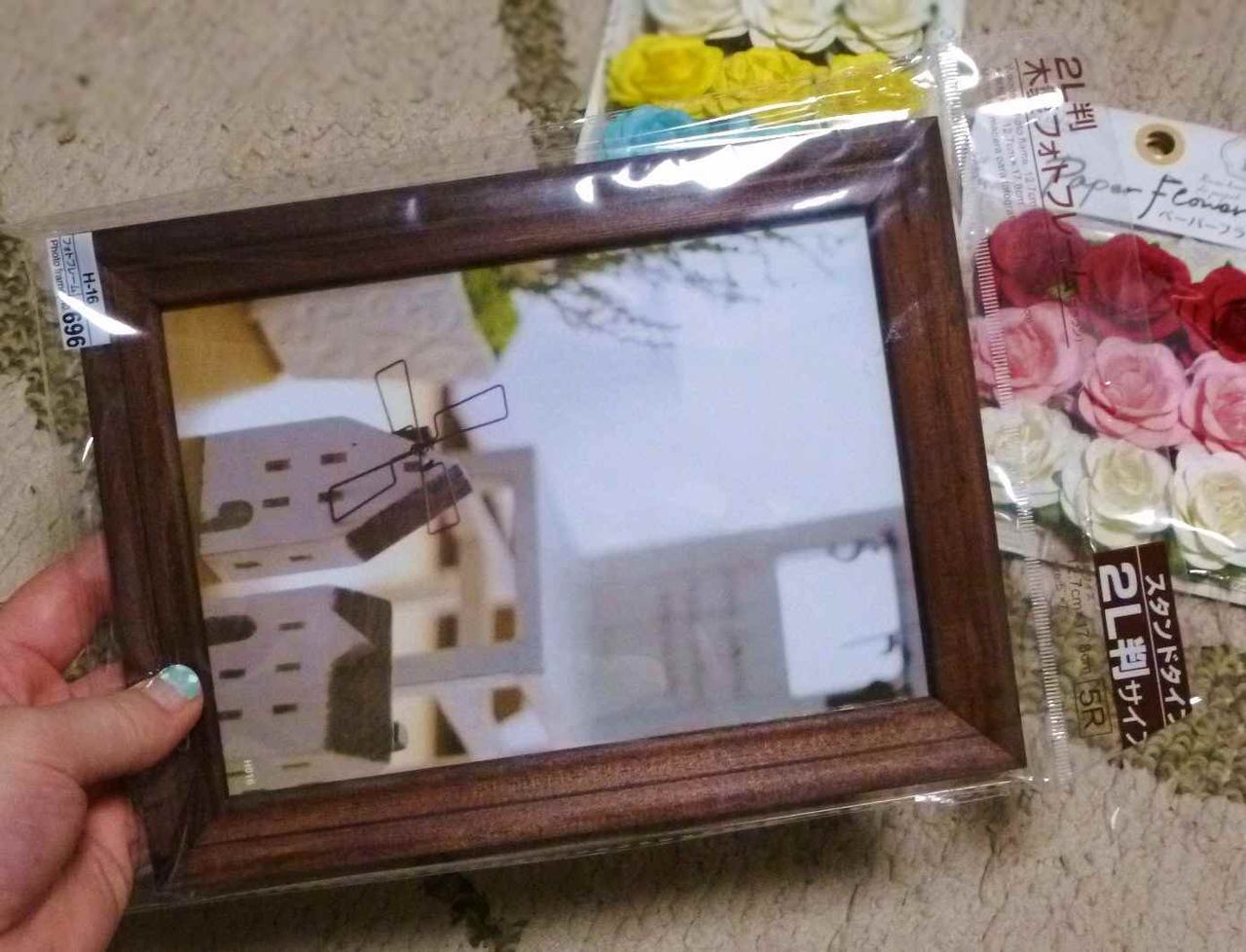 １００円リメイク ダイソーの紙製造花と 額縁でインテリアの飾りを作る 印象派画家の勘違い New
