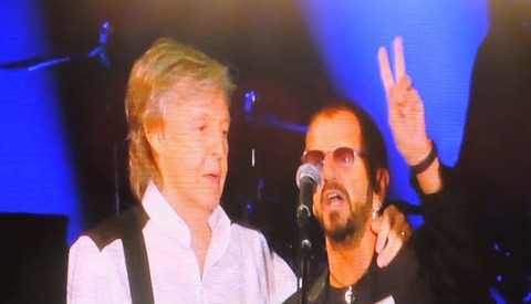 Paul McCartneyの最新ライヴにRingo Starrがゲスト参加 	