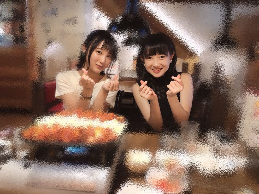 ギャングスタラッパーとアイドルが同じハンドサイン出してるんだが もんてぃ ぱいそん