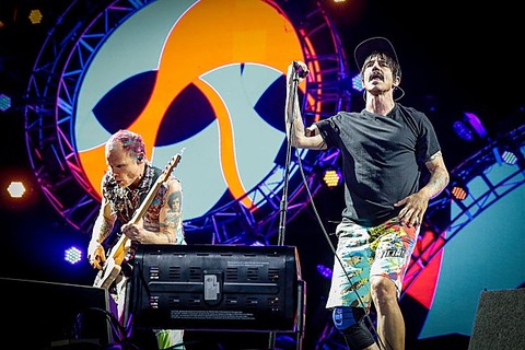 Red Hot Chili Peppers、ギザのピラミッドでライヴを行う事を発表