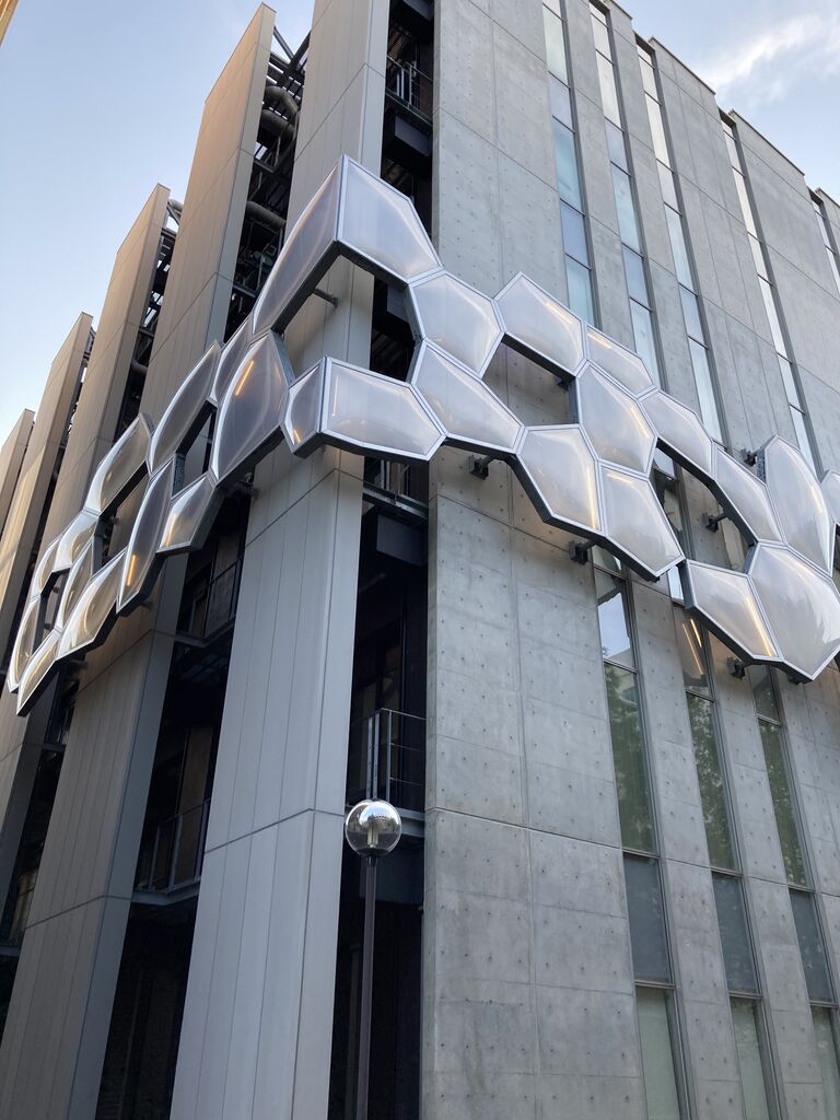 神戸大学工学部 Music Makes Us Happy