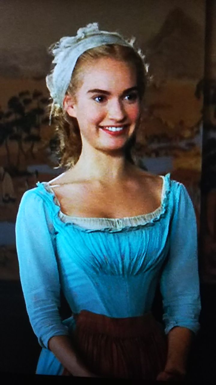 シンデレラ実写版 の謎 １ Music Makes Us Happy