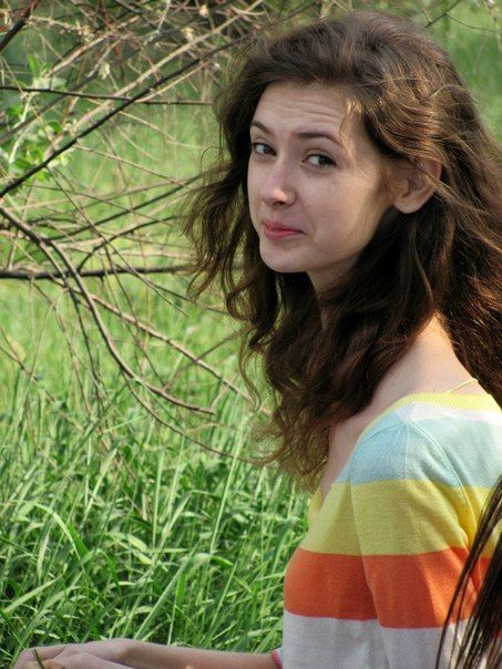 首が長い女性 Free Time