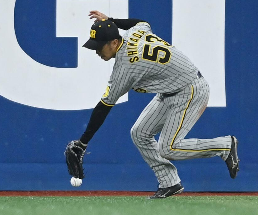 【悲報】阪神タイガース8試合連続エラー、エラー数12球団首位独走