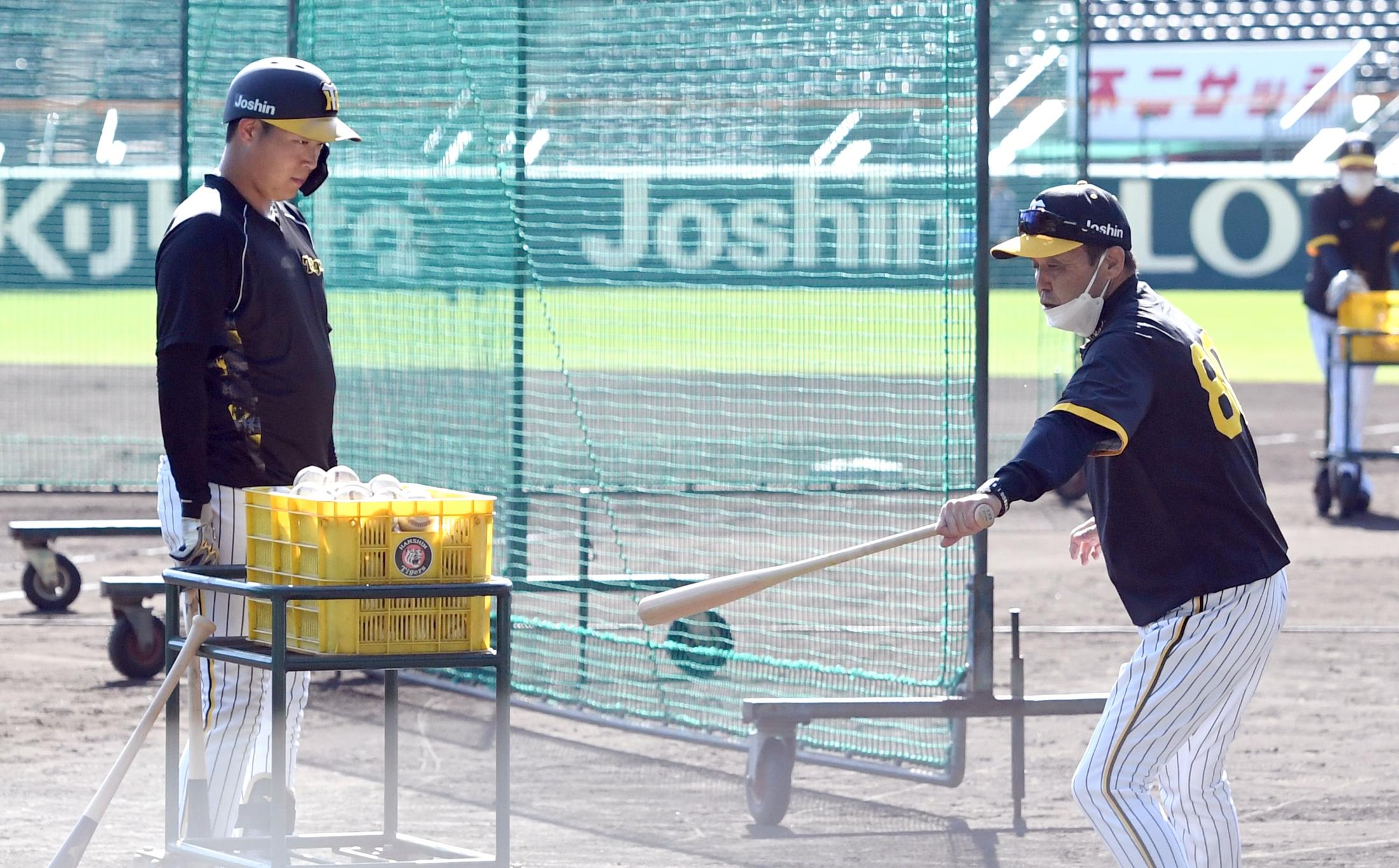 【阪神】岡田新監督が大山をマンツーマン指導　熱の入った３分間