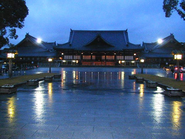 Tenrikyo_Headquarter_improved
