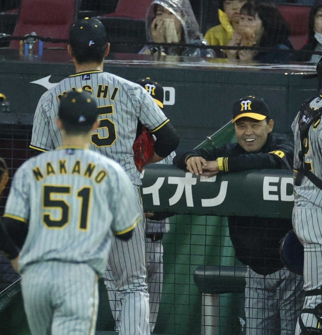 【阪神】岡田監督　開幕から3度目のリクエストはまたしても不発　小幡の盗塁死で好機逃す