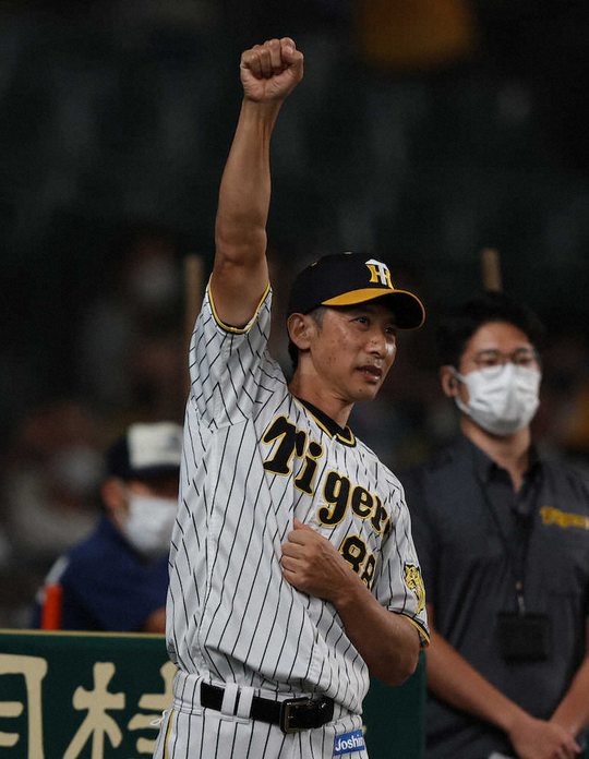 【阪神】矢野監督　大観衆の「矢野コール」に「矢野ガッツ」で応えた！日本シリーズで「もう一度甲子園に」