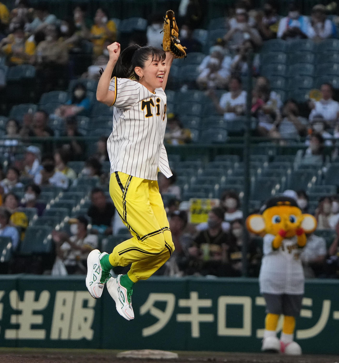 【ライフライナー】涼宮ハルヒさん、甲子園の観客をドン引きさせてしまうさんｗｗｗｗｗｗ