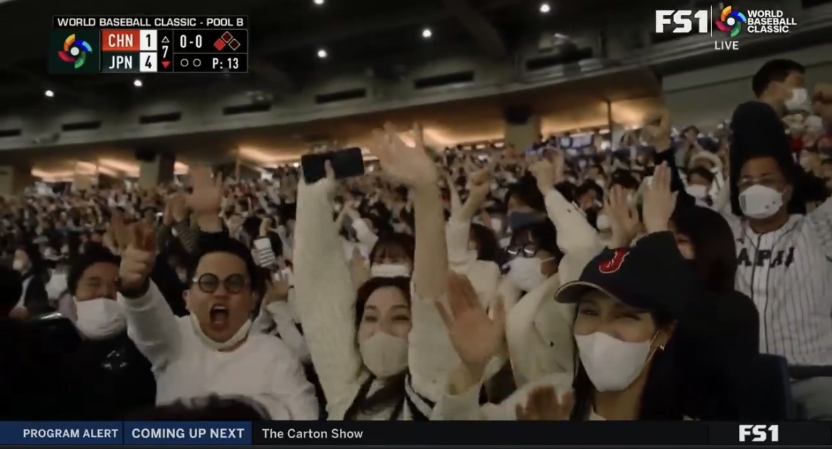 【悲報】昨日のWBC日本戦でゴイゴイスーをして滑ってる津田が映ってしまう