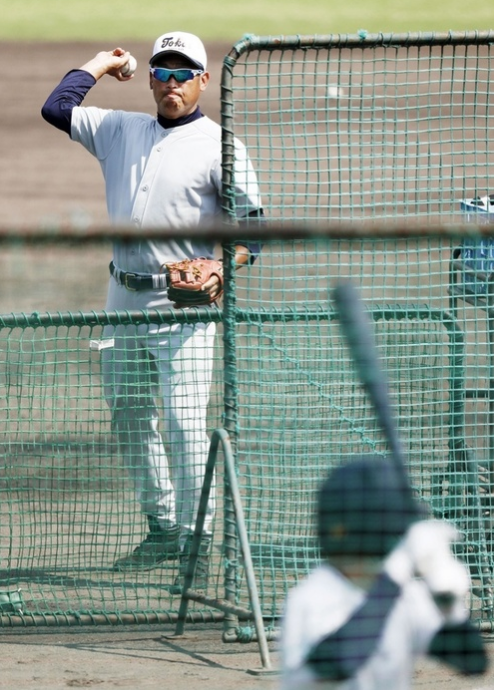 高校野球部監督、体罰で謹慎