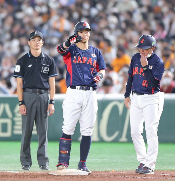 侍ジャパン・佐藤輝明が代表初安打＆初打点　「初めてのヒットと打点だったのですごくうれしい」