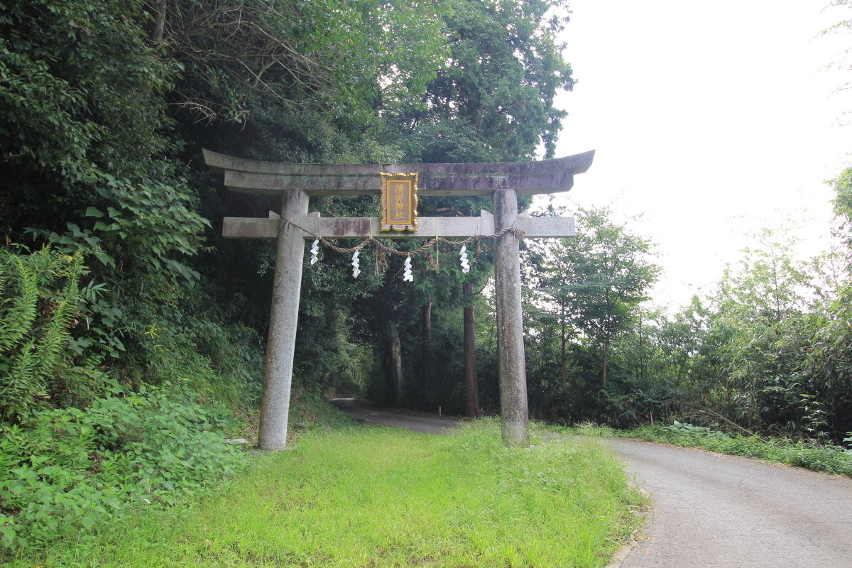 桑田神社の参道 請田神社 亀岡市 保津町 立岩 エナガ先生の講義メモ 桑田神社の参道 請田神社 亀岡市 保津町 立岩 エナガ先生の講義メモ