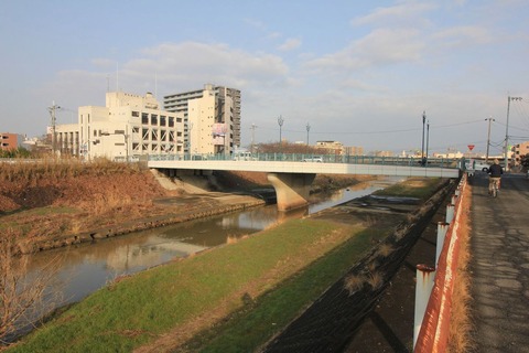 天野川に架かる禁野橋
