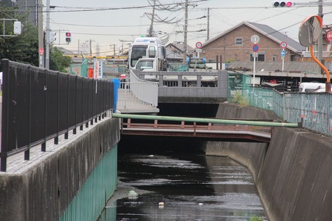 津の辺交差点(権現川橋)