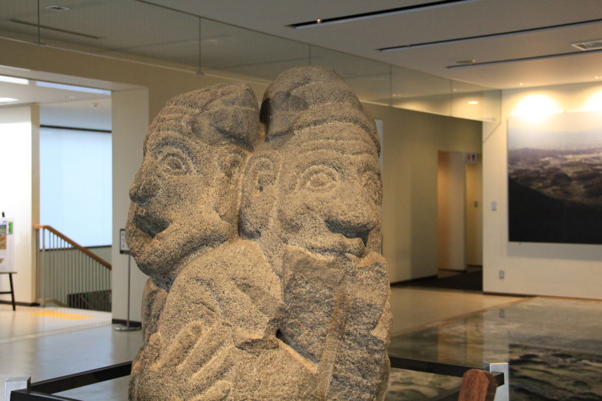 飛鳥坐神社の参道⑳須弥山石と石人像（高市郡・明日香村・奥山