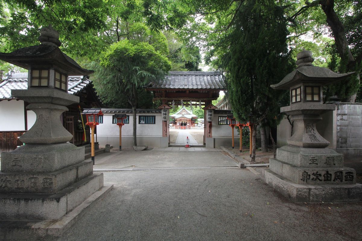服部天神宮の参道 服部住吉神社 豊中市 服部南町 エナガ先生の講義メモ 服部天神宮の参道 服部住吉神社 豊中市 服部南町 エナガ先生の講義メモ