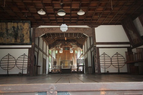 猪名野神社の拝殿内部