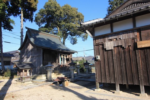 三重生神社の本殿