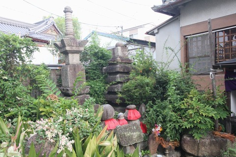 十三重石塔の残欠