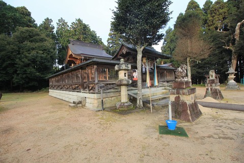 三尾神社本殿3