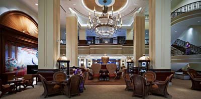 Sule-Shangri-La-Yangon-Dining-Peacock-Lounge
