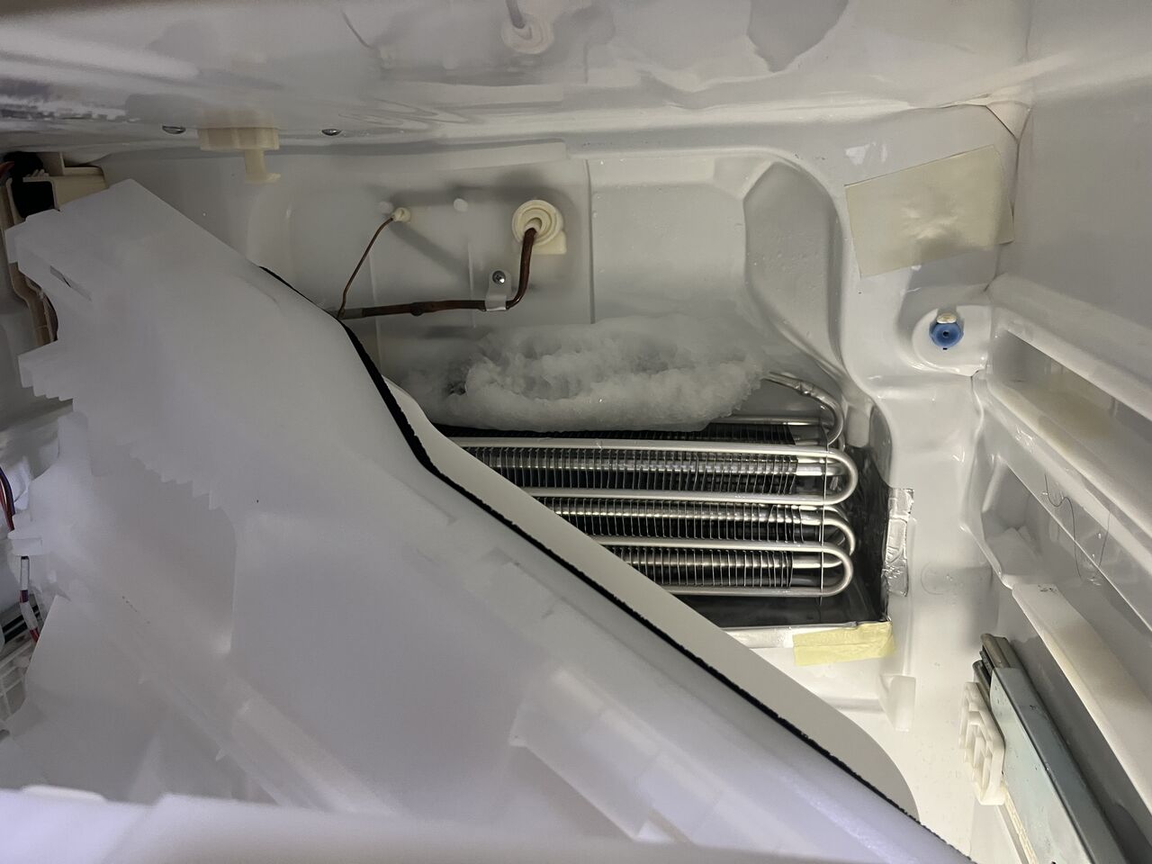 東芝 冷蔵庫 GR-E50FX 循環 ファン 異音 確認 ・ 修理 (霜除去) : Far