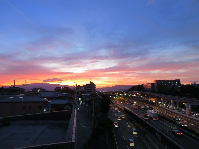 夕焼け小焼け 豊中市刀根山のビル屋上から 街ing まっちんぐ 豊中 箕面 池田 夕焼け小焼け 豊中市刀根山のビル屋上から 街ing まっちんぐ 豊中 箕面 池田