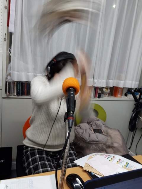 15794193089610