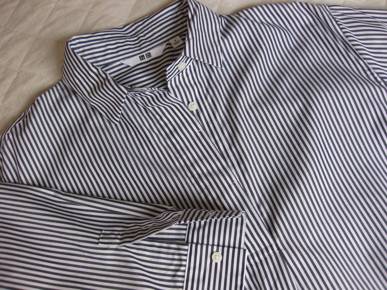 Uniqloのシャツワンピースのボタンを貝ボタンに付け替えました 手仕事が好きな事務員の日々のくらし Uniqloのシャツワンピースのボタンを貝ボタンに付け替えました 手仕事が好きな事務員の日々のくらし
