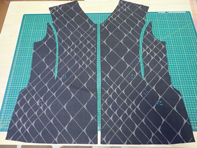 大島紬のパーカー作成中 ゆうゆうの着物リメイク 大島紬のパーカー作成中 ゆうゆうの着物リメイク